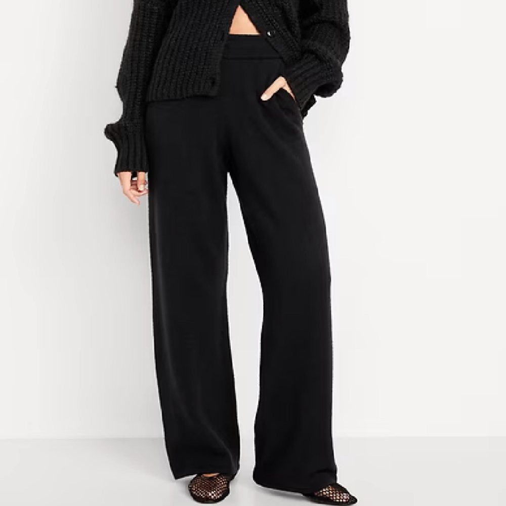 Old Navy High-Waisted SoSoft Sweater Pants in Black